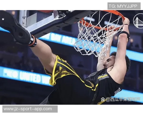 克莱半场表现出色三分球完美命中助力球队进攻火力全开